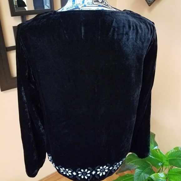 BLACK CRUSHED VELVET TOP WHITE FLORAL EMBROIDERY - Picture 5 of 8